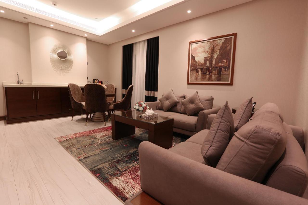 Weekend Hotel Sari Jeddah Exterior photo