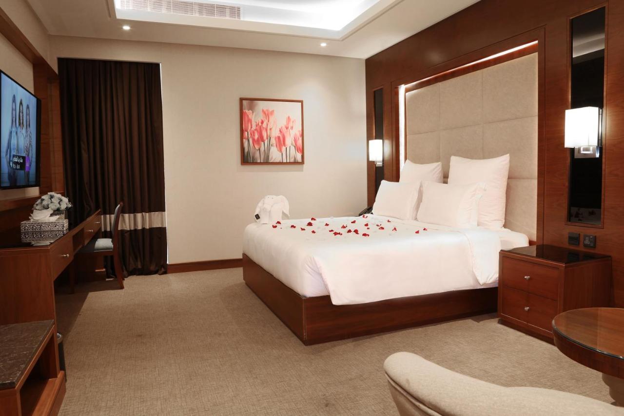 Weekend Hotel Sari Jeddah Exterior photo